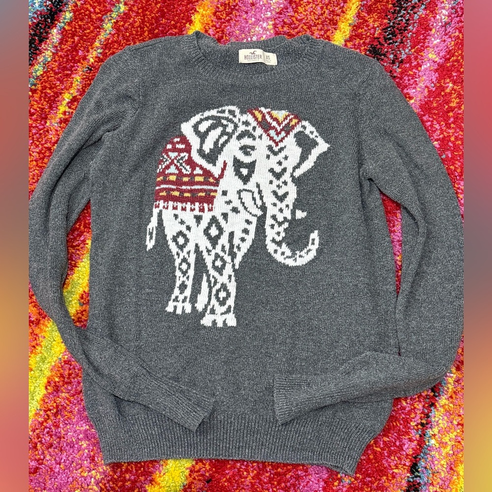 Hollister Women’s Elephant Graphic Sweater XS Gray